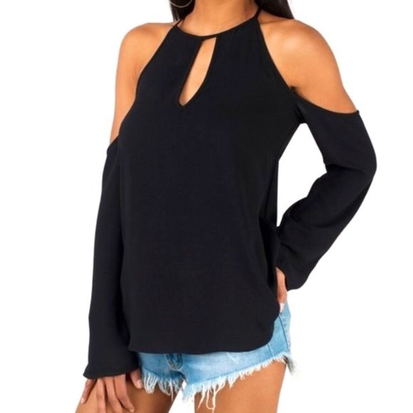 Tobi Tops - Tobi Cold Shoulder Top With Key Hole Neckline